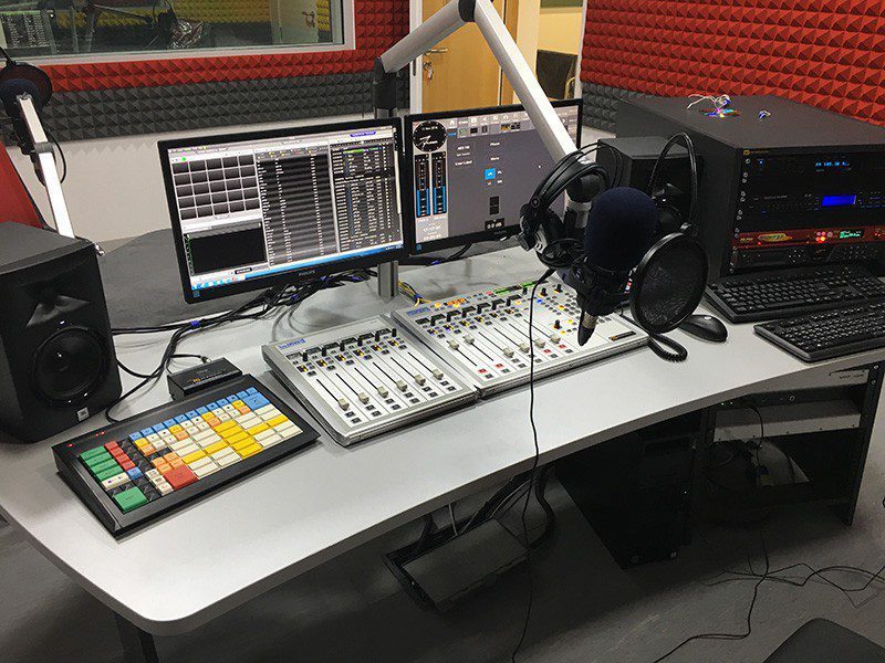equipement pour radio fm afrique, communautaire ou commerciale, emetteur fm, studio radio FM