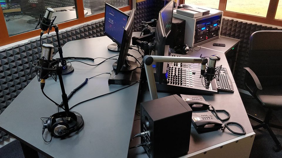 Mobilier Eletec pour Radio 2
