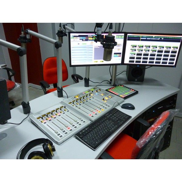 station radio fm studio cles en main